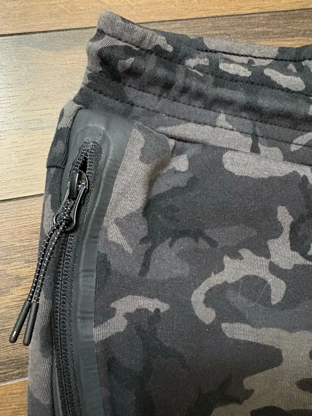 Nike Tech Camo Joggers. Size M - Picture 9 of 11
